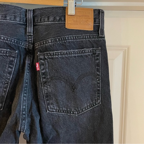 Levi’s Wedgie High-Rise Frayed Ripped Knee Crop Straight-Leg Jeans (Size 28) - Picture 7 of 8